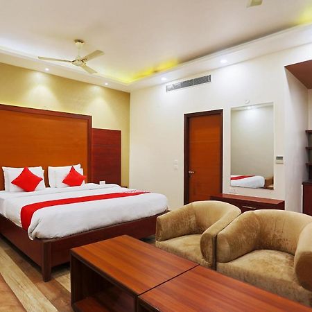 Capital O Green Palms Near Jhilmil Metro Station Hotel New Delhi Exterior photo