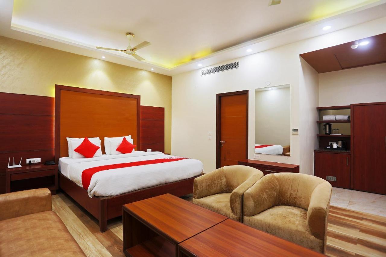 Capital O Green Palms Near Jhilmil Metro Station Hotel New Delhi Exterior photo