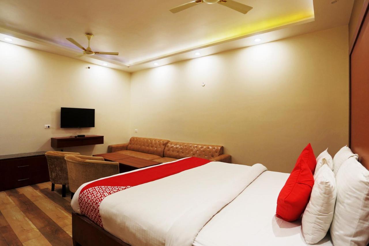 Capital O Green Palms Near Jhilmil Metro Station Hotel New Delhi Exterior photo