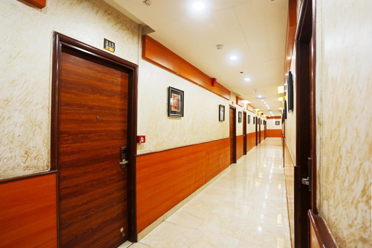 Capital O Green Palms Near Jhilmil Metro Station Hotel New Delhi Exterior photo