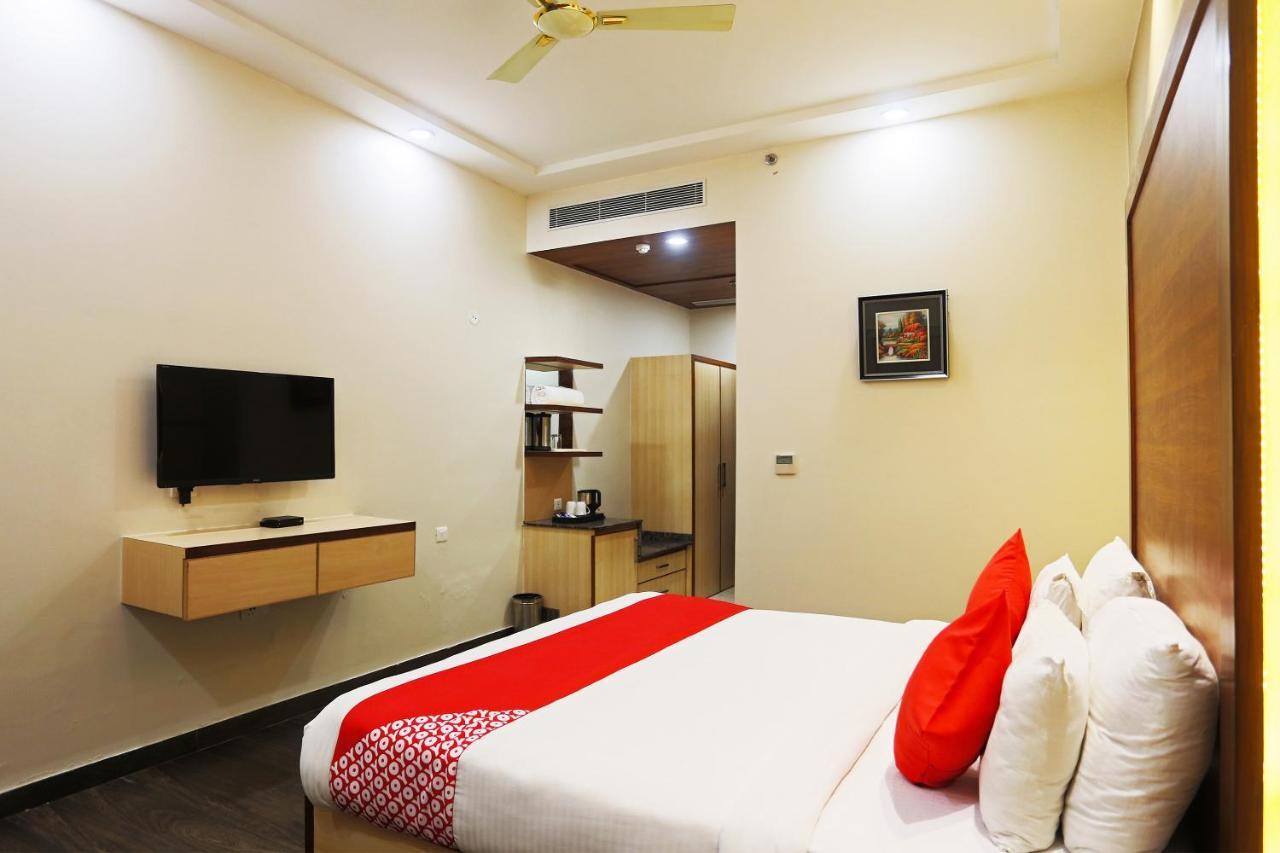 Capital O Green Palms Near Jhilmil Metro Station Hotel New Delhi Exterior photo