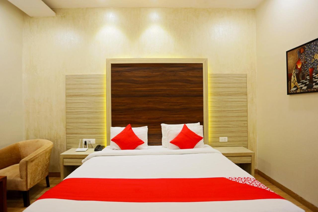 Capital O Green Palms Near Jhilmil Metro Station Hotel New Delhi Exterior photo