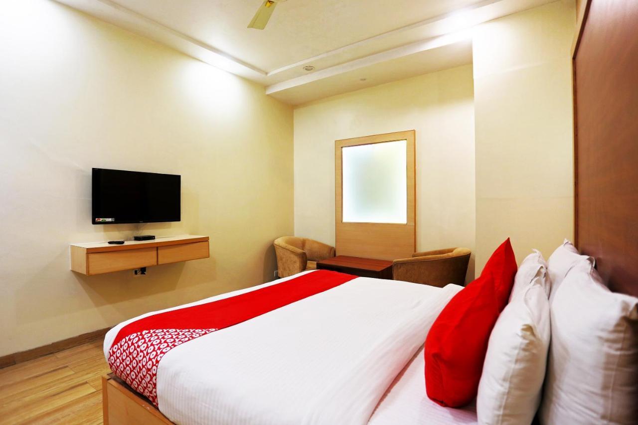 Capital O Green Palms Near Jhilmil Metro Station Hotel New Delhi Exterior photo