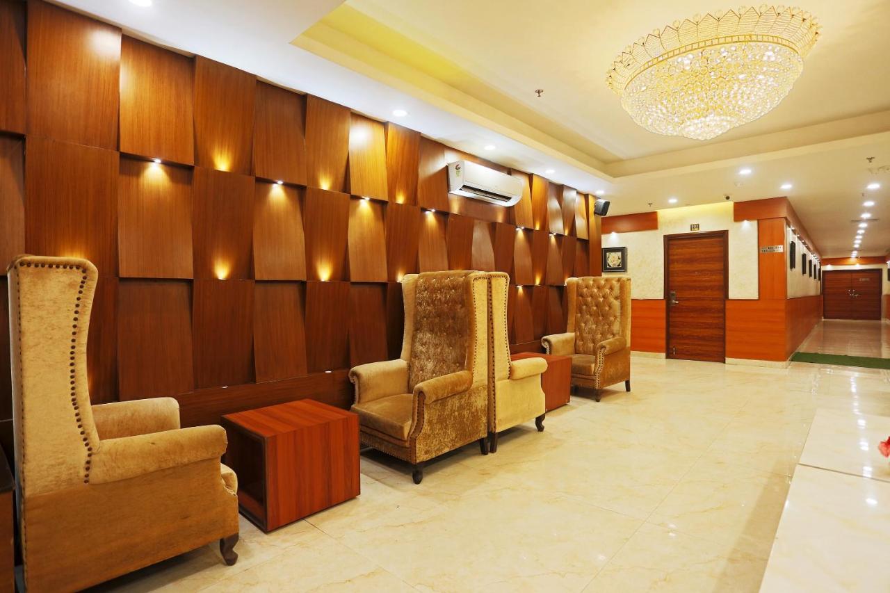Capital O Green Palms Near Jhilmil Metro Station Hotel New Delhi Exterior photo