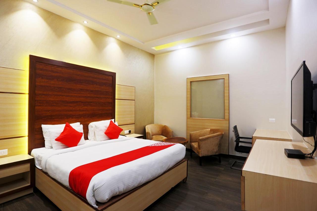 Capital O Green Palms Near Jhilmil Metro Station Hotel New Delhi Exterior photo