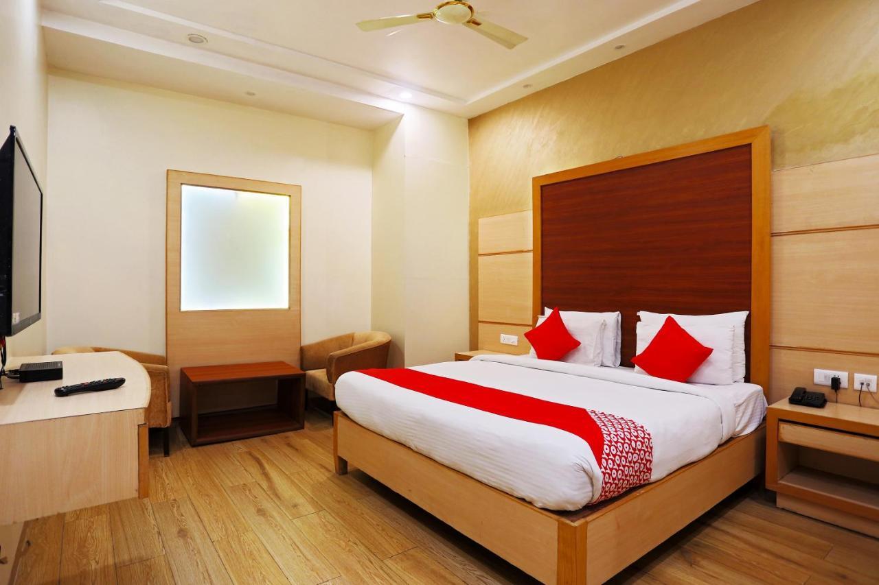 Capital O Green Palms Near Jhilmil Metro Station Hotel New Delhi Exterior photo