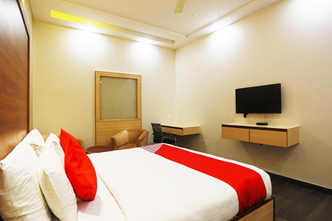 Capital O Green Palms Near Jhilmil Metro Station Hotel New Delhi Exterior photo