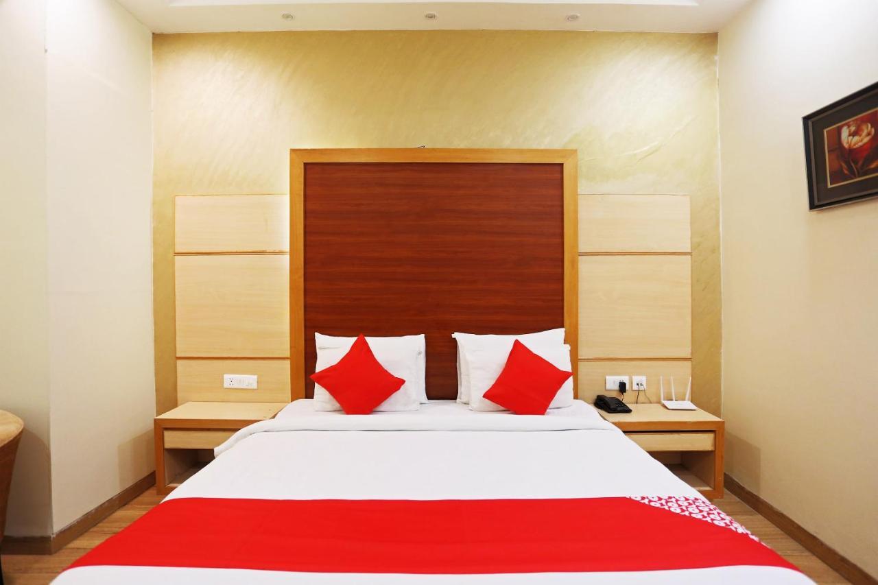 Capital O Green Palms Near Jhilmil Metro Station Hotel New Delhi Exterior photo