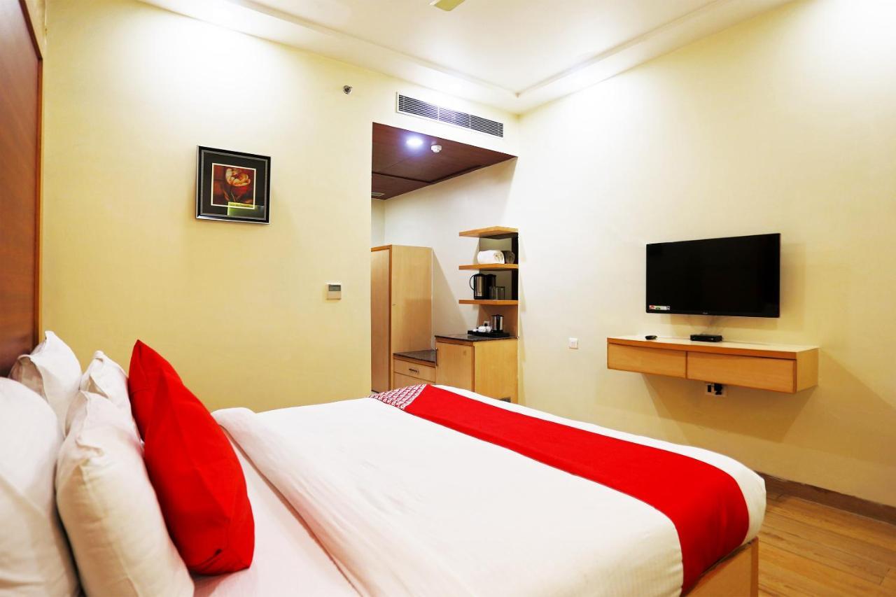 Capital O Green Palms Near Jhilmil Metro Station Hotel New Delhi Exterior photo